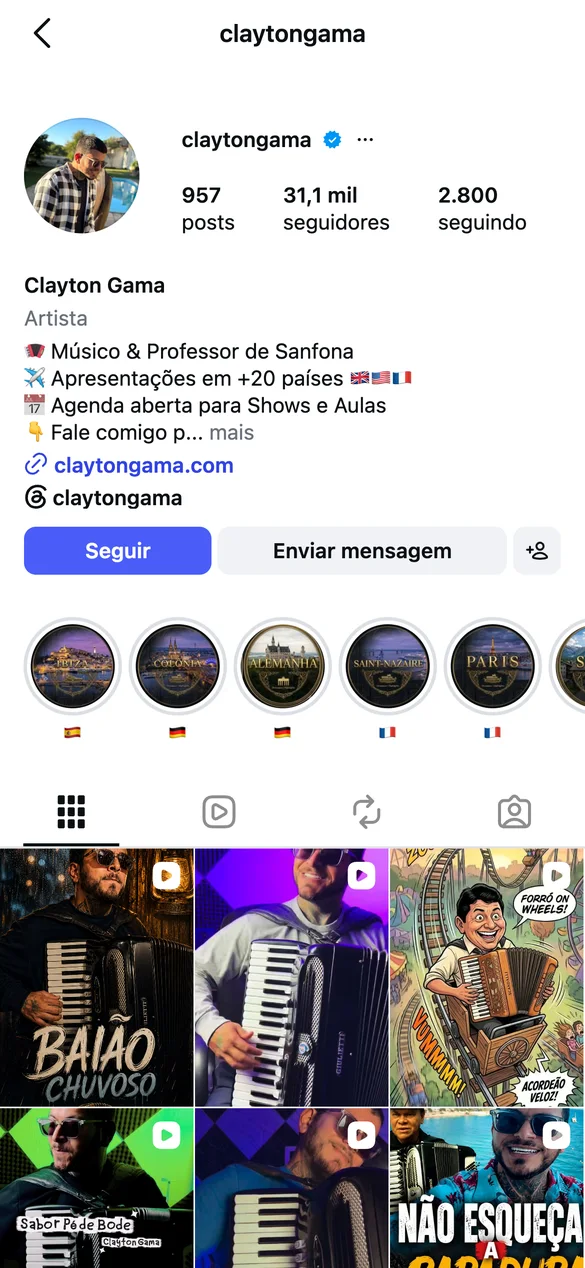 Perfil do Clayton Gama no Instagram, verificado, com 31,1 mil seguidores, a bio com apresentações em mais de 20 países e o feed de vídeos tocando sanfona